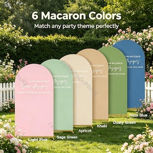 Peut inclure: Six toiles de fond arquées pour événements en rose clair, vert sauge, abricot, kaki, vert poussiéreux et bleu brume. Chaque panneau affiche le texte "CUSTOM BACKDROP Your designs ACCEPT ANY SIZE, COLOR, TEXT, LOGO" en écriture blanche.