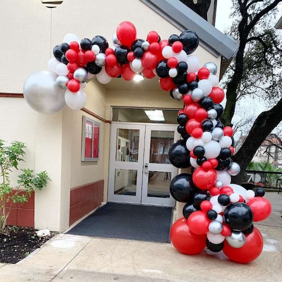 30 ballons blanc-noir-rouge