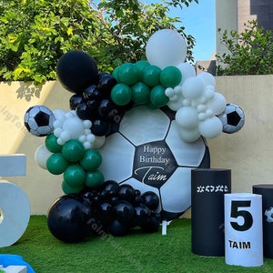 Kit arco di palloncini Willow da 110 pezzi, palloncini da calcio da 18 pollici, ghirlanda, verde nerastro opaco, bianco e nero, per decorazioni per feste di compleanno e calcio per ragazzi.