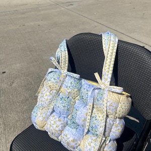 Blaue und gelbe Hauch gesteppte Tasche