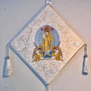 Orthodox priest palitsa Epigonation with the icon of Resurrection