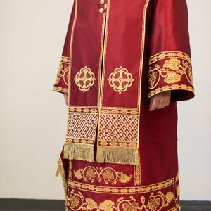 完全に刺繍された正教会の司教の祭服セット ダークレッドゴールド