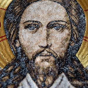 Kelchdecken-Garnitur, Fransen. Vollständig bestickt. Weiß, mit der Ikone Christi