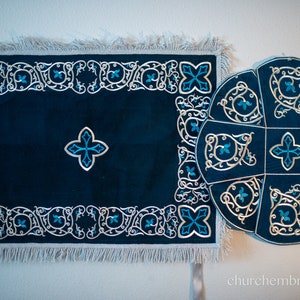 聖杯カバーセット、フリンジ。全面刺繍。ダークブルー