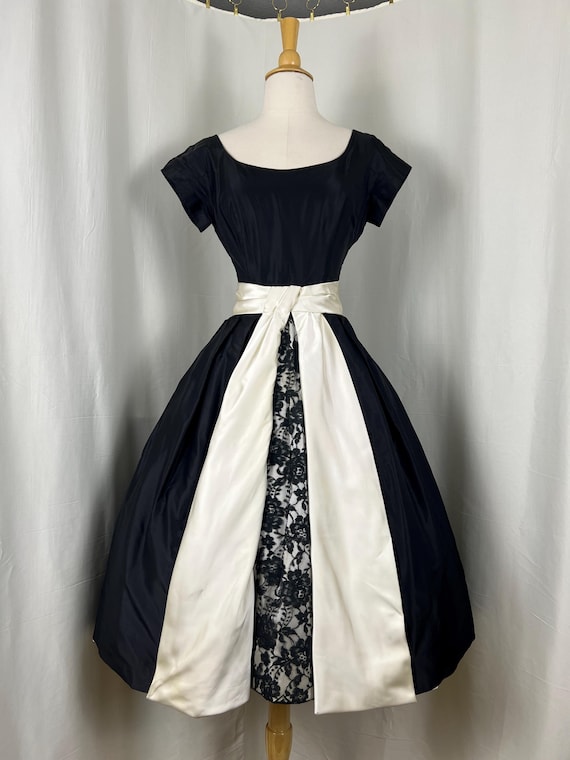 blue lace cut out dress KissProm Light Sequin Sweetheart Fitted Mini Homecoming Dresses, White / 0 Tea Length Size:14y Short Length Neckline Elisabetta Franchi open-back Embellished