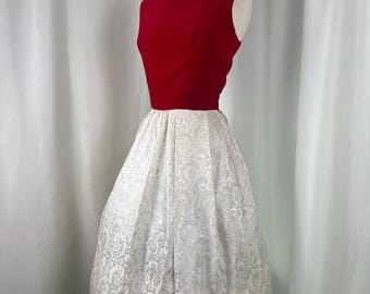 Vogue-jurk jaren 1950, rode jurk jaren 1950, feestjurk jaren 1950, Valentijnsjurk jaren 50, vintage jurk jaren 1950, fluwelen jurk jaren 1950, knoopjurk jaren 1950