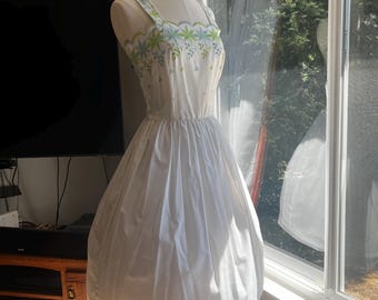 1950s White Summer Dress | Small Waist 27 | Atomic Day Dress