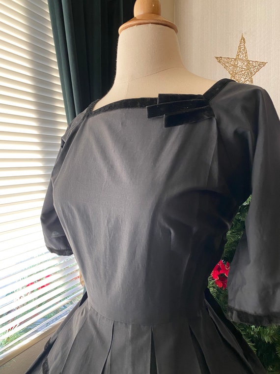 1950s Little Black Dress, 1950s Fit and Flare Dre… - image 3