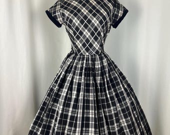 1950s Plaid Day Dress | Small Waist 26 | True Vintage Casual Black and White Dress