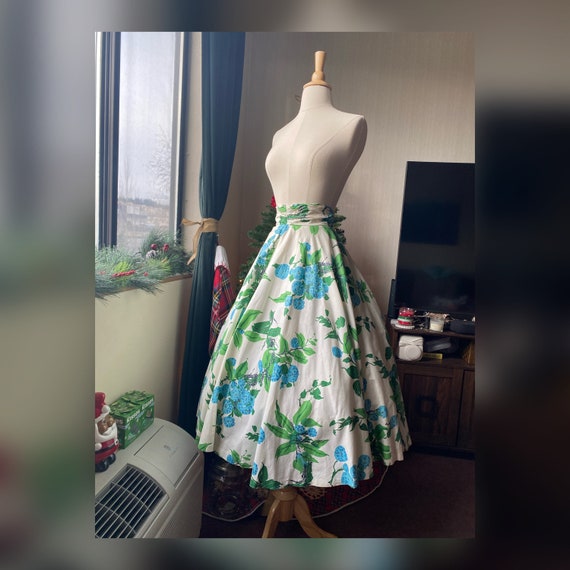 1950s Small Full Circle Skirt, 50s Blue Floral Ski