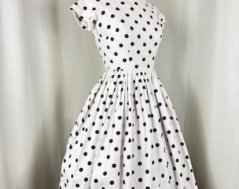 Jaren 50 polkadotjurk, jaren 50 lentejurk, jaren 50 vintage jurk, jaren 1950 XS-jurk, jaren 50 witte jurk, jaren 50 korte jurk, jaren 50 jurk, jaren 50 polkadot vintage