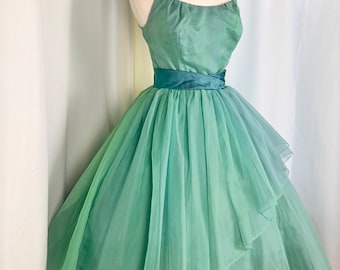 green emerald velvet dress 1950s Designer 