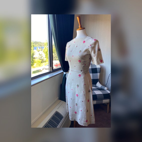 1950s Embroidered Wiggle Dress S