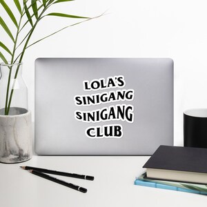 Lola's Sinigang Sinigang Club Sticker Bubble Free - Divertente Filippino, Pinoy, Pinay, Filippine, Filippino Americano, Cibo, Parodia Streetwear