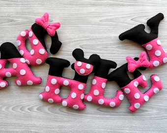 Banderole personnalisée en feutre : décoration de chambre d'enfant à pois roses