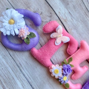Personalized Name Banner-flowers/floral name garland/baby name sign/nursery decor/Daisy decor/birthday gift/babyshower gift/nursery wall art