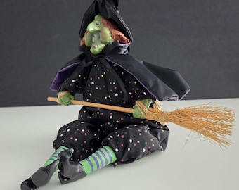 Figurine vintage Grizelda sorcière d'Halloween à poser sur une étagère