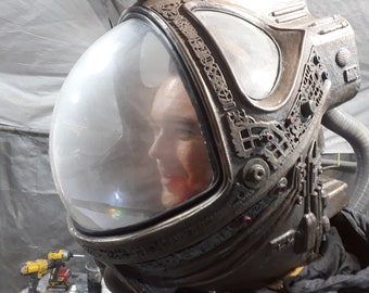 ALIEN EVA HELMET