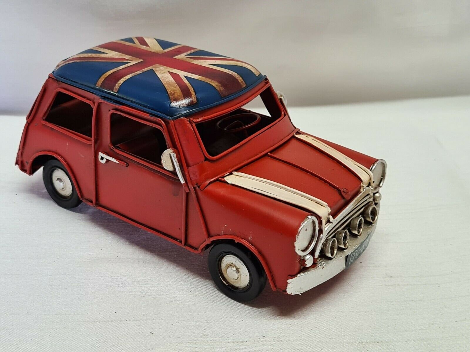 Voiture Métal Deco Vintage - Ancienne Mini avec Drapeau Britannique (11x5cm)
