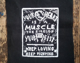 Your Heart Is A Muskel The Size Of Your Fist Aufnäher, Folk Punk Amsel Raum