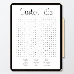 Puede incluir: Una tableta digital muestra un juego de búsqueda de palabras personalizado. La pantalla negra presenta una cuadrícula de letras con palabras como "Cumpleaños", "Fiesta", "Tarta" ocultas. Un lápiz óptico descansa a un lado.