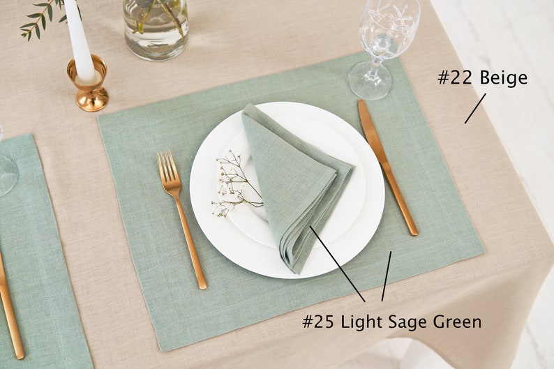 Light sage green, Beige Linen Napkins, Tablecloths, Placemats 
Helles Salbeigrün, Beige Leinenservietten, Tischdecken, Tischsets.