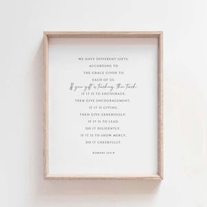 Romarbrevet 12:6-8 Skriftkonst, minimalistisk kristen dekor (digital nedladdning)
