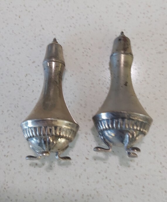 Duo Vintage Salière Et Poivrière Argentées Avec Plateau – Métal Brillant Déco Rétro