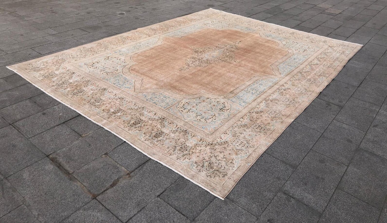Organic Pastel Rug Texture 9'8