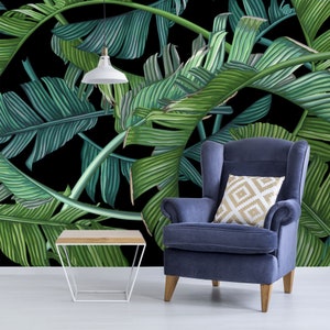 Carta da parati con foglie tropicali su sfondo nero, grande murale con foglie di palma, elegante decorazione da parete per il soggiorno