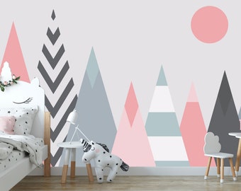 Papel pintado infantil de montaña rosa: mural de pared para habitación infantil en tonos pastel