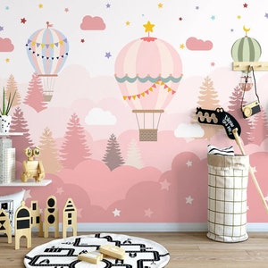 Carta da parati con nuvole rosa e mongolfiere per cameretta dei bambini - Decorazione murale rimovibile, staccabile e adesiva, realizzata a mano.