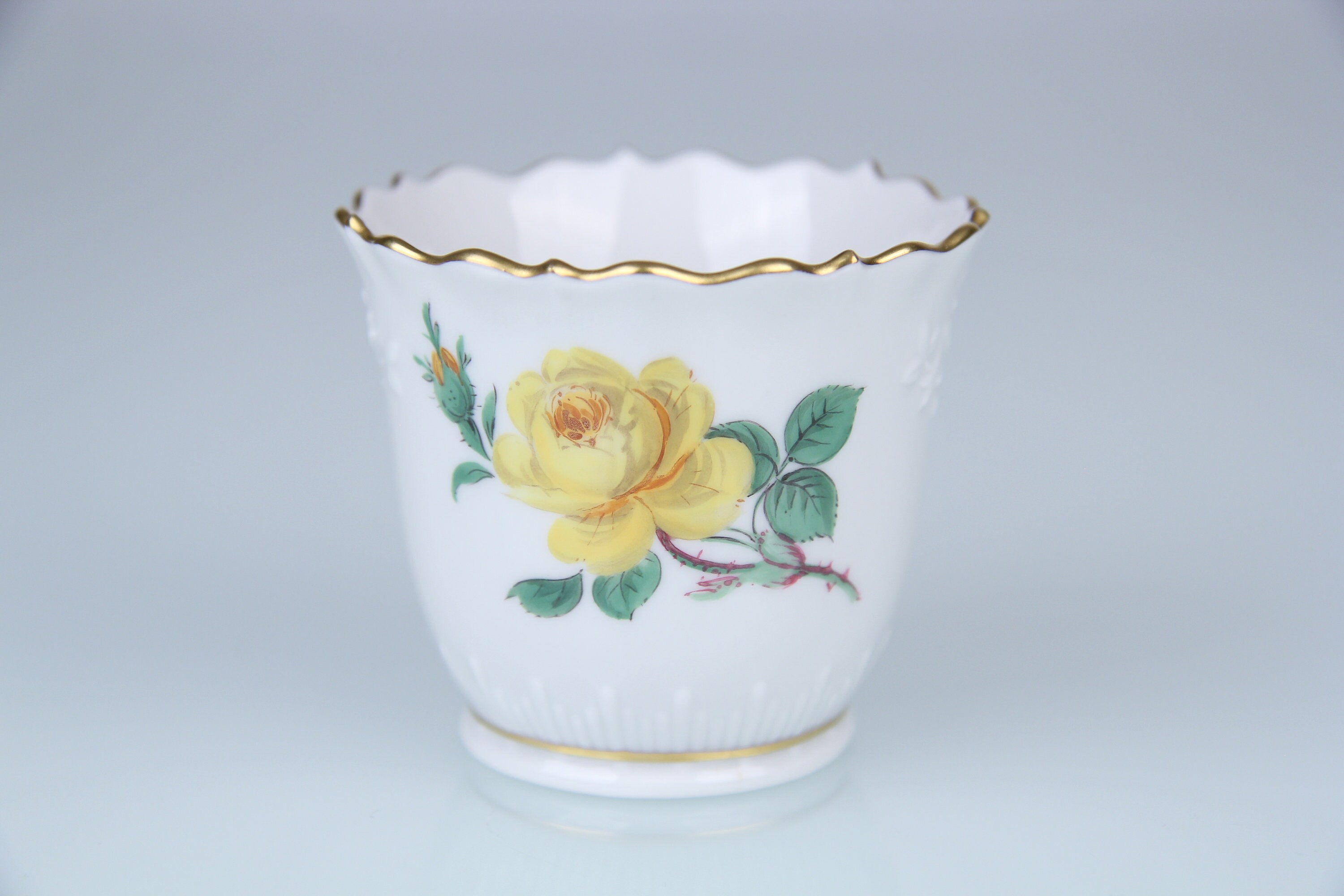 Meissen Vase Gelbe Rose mit 2 Schleifstrichen 