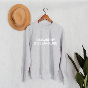 Bluza z kapturem Dogs Are My Love Language | Koszulka dla miłośników psów | Mama psa | Mama psa | Prezent dla miłośnika psów | Kocham mojego psa | Matka psa
