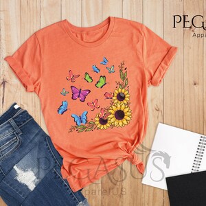 Camiseta de mariposa con girasol, camiseta de mariposa, camiseta de girasol, regalo del Día de la Madre, camiseta floral, camiseta de regalo con flores, camiseta botánica, girasol lindo imagen 9