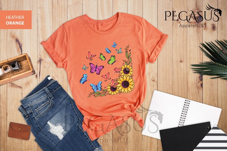 Camiseta de mariposa con girasol, camiseta de mariposa, camiseta de girasol, regalo del Día de la Madre, camiseta floral, camiseta de regalo con flores, camiseta botánica, girasol lindo imagen 9