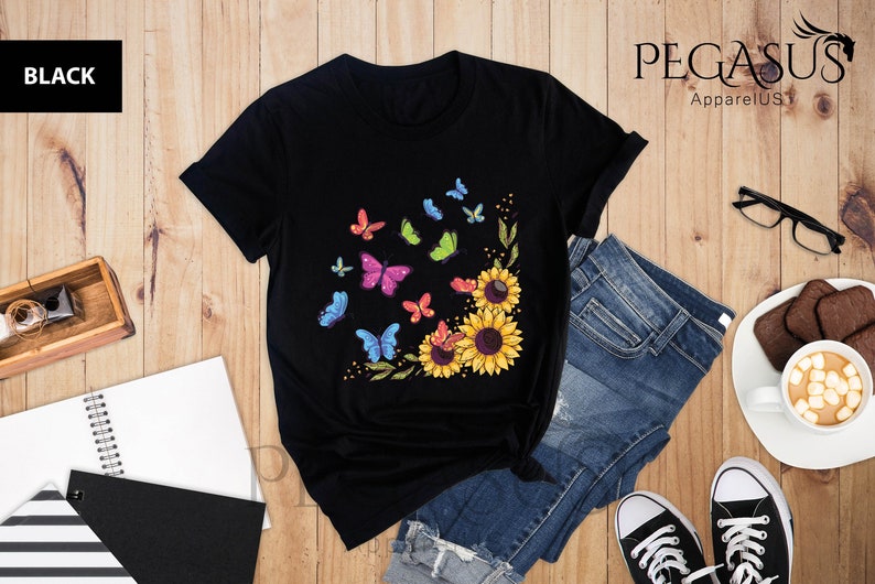 Camiseta de mariposa con girasol, camiseta de mariposa, camiseta de girasol, regalo del Día de la Madre, camiseta floral, camiseta de regalo con flores, camiseta botánica, girasol lindo imagen 2