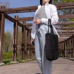 Bolso de hombro de rafia de crochet Bolso de rafia negro