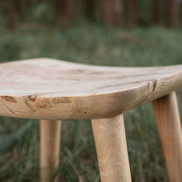 wooden stool, wooden side table, solid wood stool, rustic bedside stool, taburete madera maciza, madera maciza,handmade stool