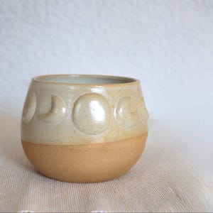 Keramikbecher, Mondbecher, handgefertigter Becher, Steinzeugkeramik, aus dem Keramik-Atelier, von der Töpferscheibe, handemade, handcrafted