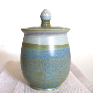 Keramikdose grün- blau, entstanden auf der Töpferscheibe,Steinzeugkeramik, handemade, Kunsthandwerk aus dem Keramik- Atelier