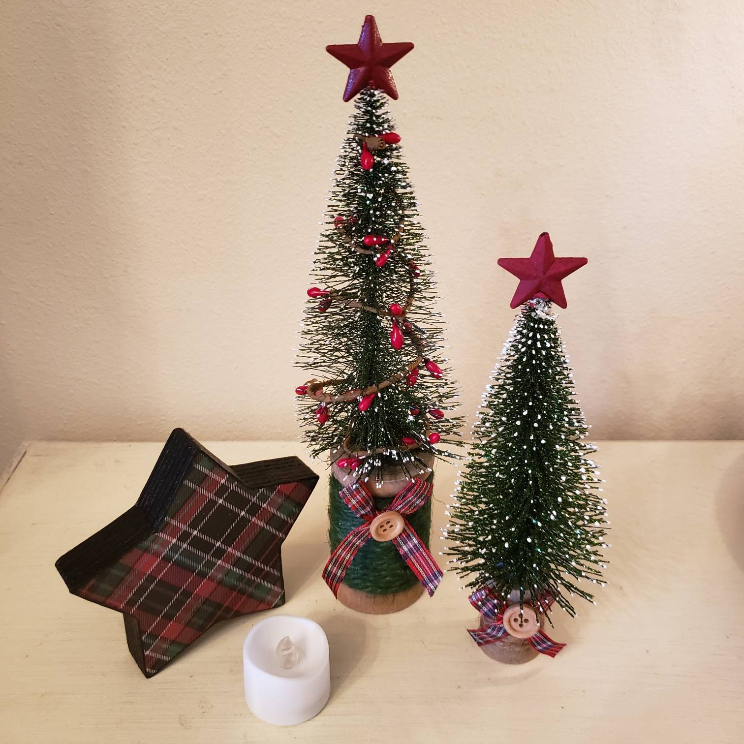 Primitive Christmas Vintage Wood Spool Christmas Tree Homespun Fabric Berries