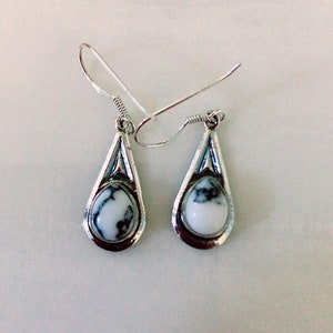 Pendientes de piedra blanca/Pendientes de lágrima de turquesa blanca/Pendientes de lágrima de búfalo blanco/Plata de ley/Pendientes de lágrima/