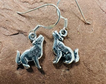 Beautiful small Wolfs Pendent/Sterling Silver Wolf Pendent necklaces/Southwestern Jewelry/Christmas gift