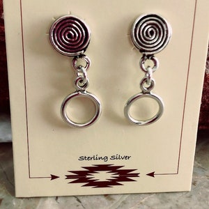 Silver earrings/Sterling silver Swirl earrings/Little Swirl stud style Circle dangling earrings/ Simple silver earrings/Silver dangle