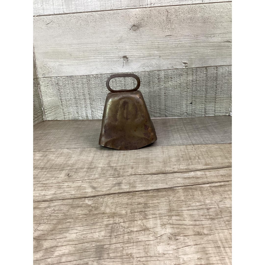 Vtg Rustic Metal Cow Bell Primitive Farmhouse Decor Weathered Copper ...