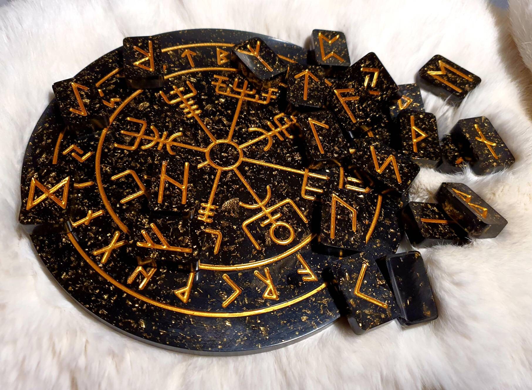 Runestone Set avec Vegvisir Gold Black Elder Futhark Plate Guide Runestones Stones Bowl Décoration R