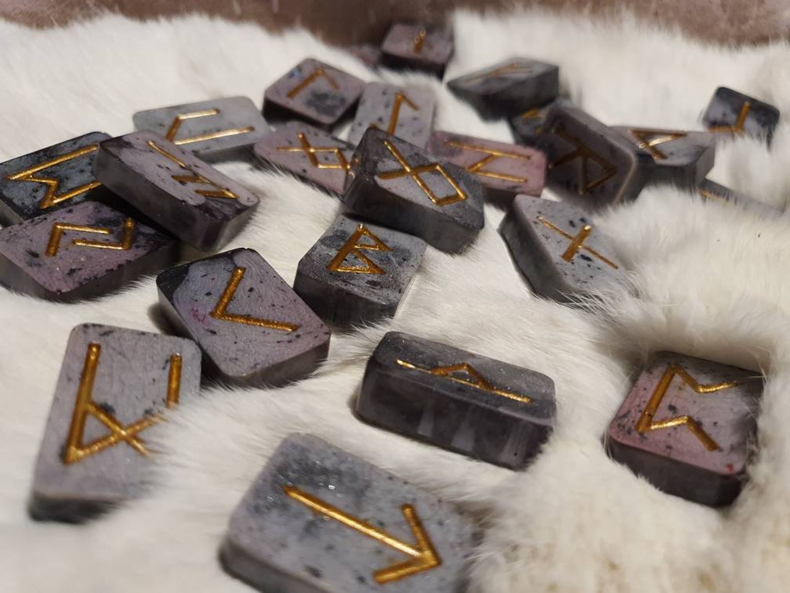 Runensteine Elder Futhark MOONRUNE 24 Stück Runestones Steine Etsy