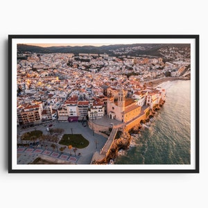 Sitges Wall Art, Sitges Print, Cartel de viaje, Cartel de viaje, Arte de España, Cataluña, España, Fotografía aérea, Mar Mediterráneo