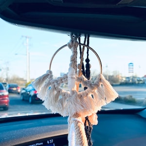 Macramé-muurbedel vredesteken, macramé autobedel helder kwartskristal, macramé vredesautobedel